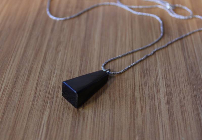 Natürliche Schwarz Jet Stein Halskette, 925K Sterling Silber Kette, Schwarzer Anhänger, Naturstein Großer von SirJewellry