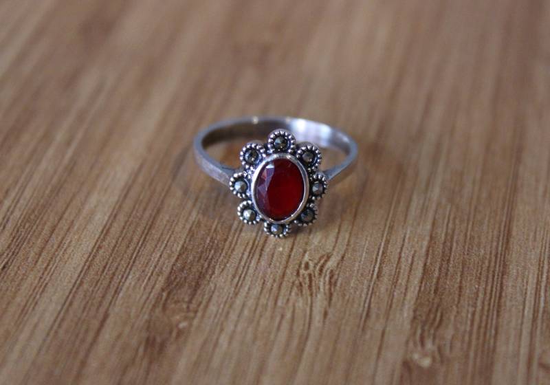 Roter Achat Vintage Ring, Markasit Stein Sterling Silber 925K Schmuck, Jahrestag Geschenk Marquise Ring von SirJewellry