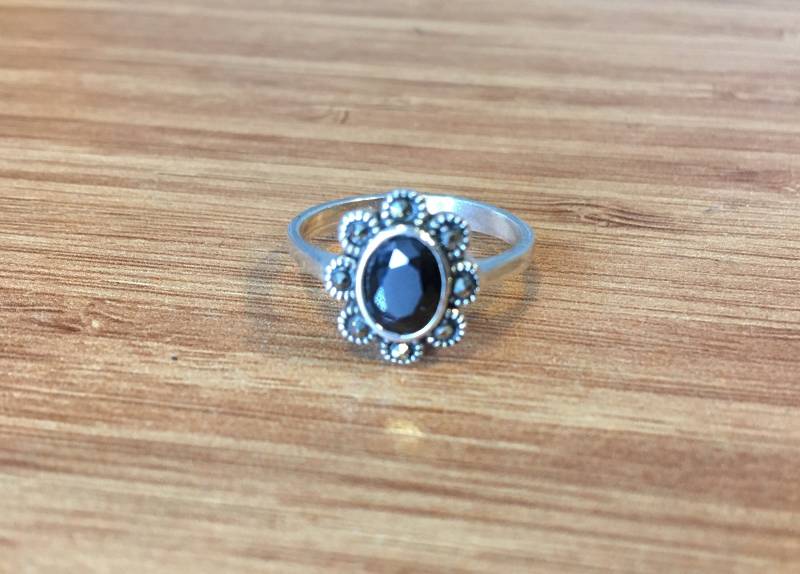Schwarzer Onyx Frauen Ring, Markasit Stein Schwarzer Sterling Silber Blumen Schwarz Gothic Schmuck von SirJewellry