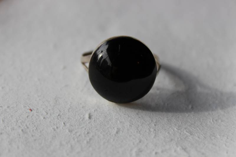 Schwarzer Runder Jet-Stein-Ring, Sterlingsilber-Jet-Ring, Großer Schwarzer Ring, Sterlingsilber-Frauenschmuck, Stein-Frauen-Frauen-Ring von SirJewellry
