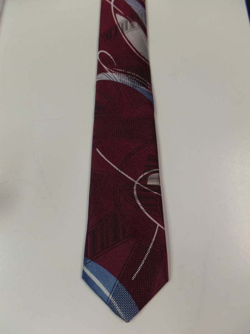 Bugle Boy Reto Skinnyburgundy Halskette von SirKsVintage