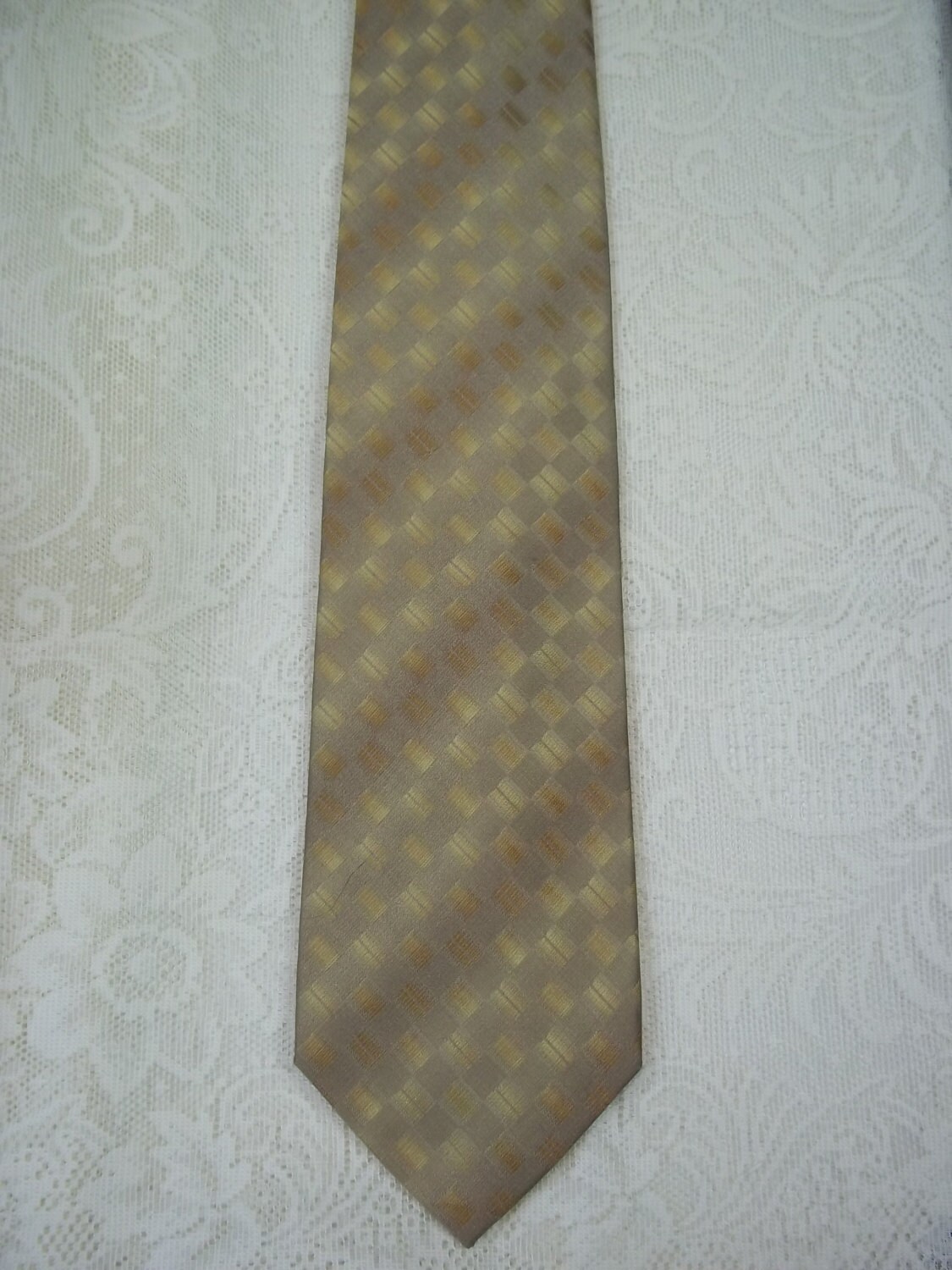 Elegante Gold Ton Und Tan Krawatte Von Van Heusen von SirKsVintage