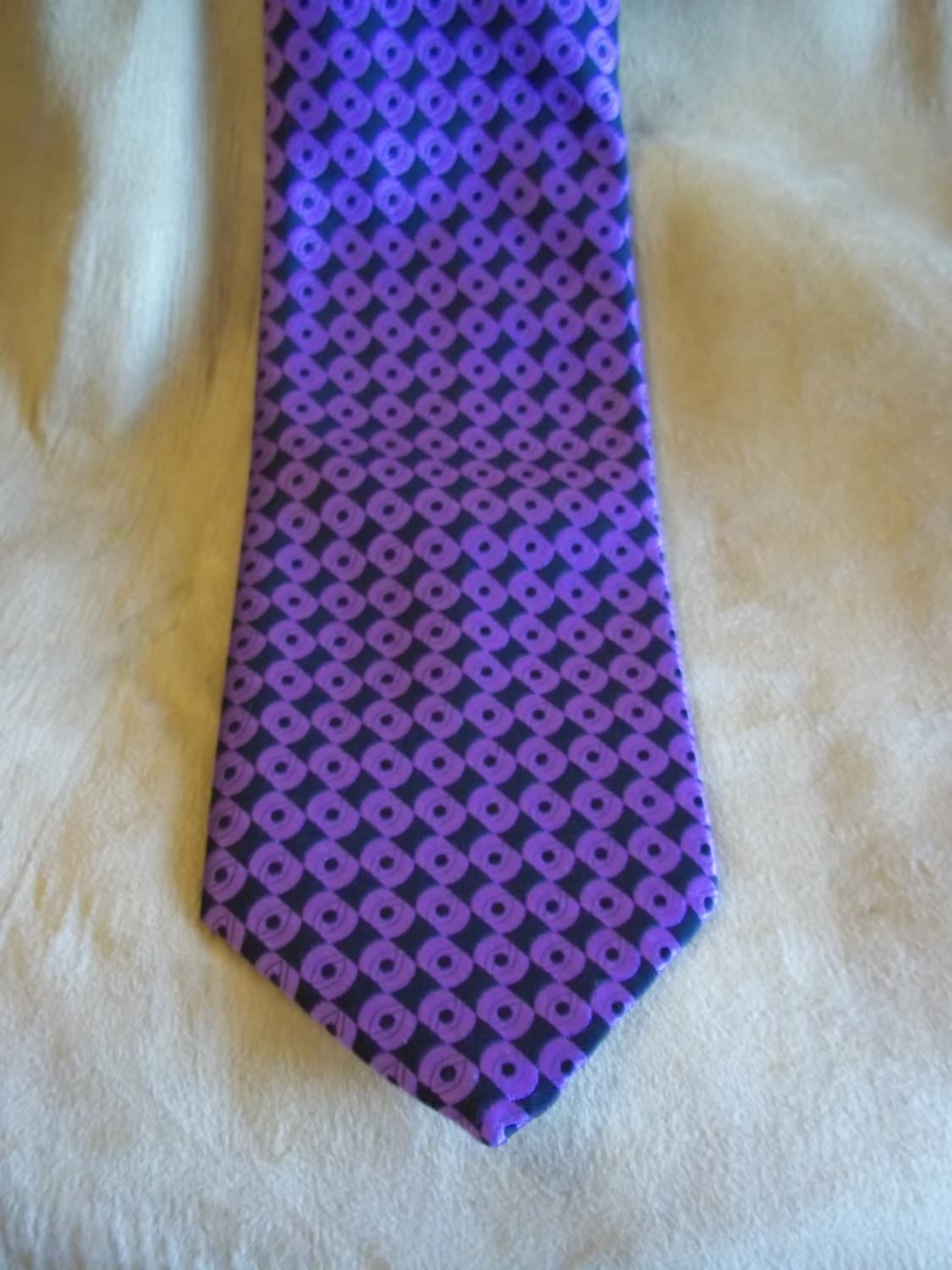 Große Und Große Del Solvato Schwarz Lila Art Deco Stil Krawatte von SirKsVintage