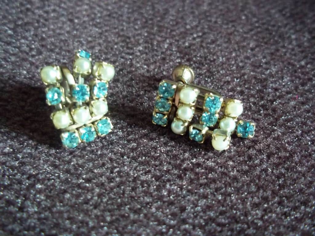 Kunstperlen Und Strass Ohrringe von SirKsVintage