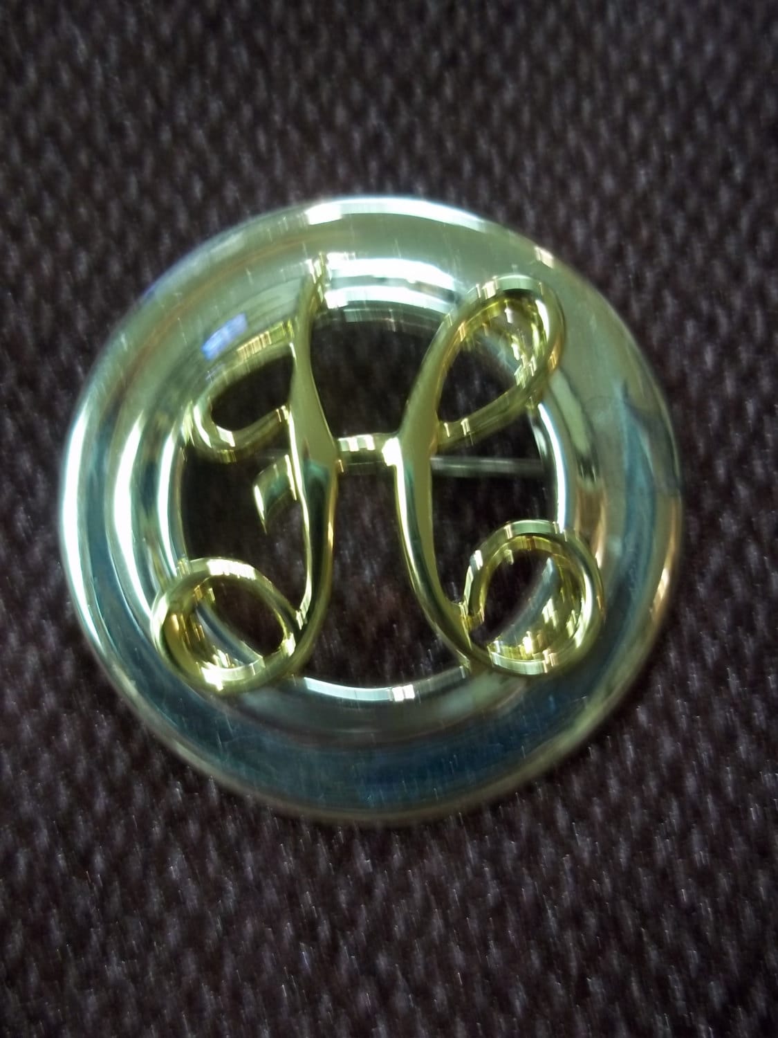 Vintage Alphabet Silber Und Gold Ton Rund "H" Pin von SirKsVintage