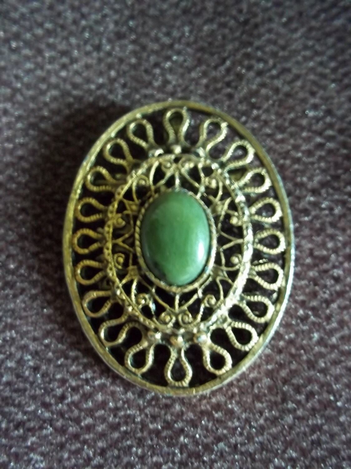 Vintage Gold Ton Jade Pin Oder Brosche von SirKsVintage