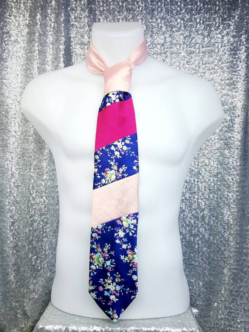 Ferdinand Im Blumenmuster Und Dupionseide - Sir Montie Designer Krawatten Premium Kollektion Tie Game Edition von SirMontie