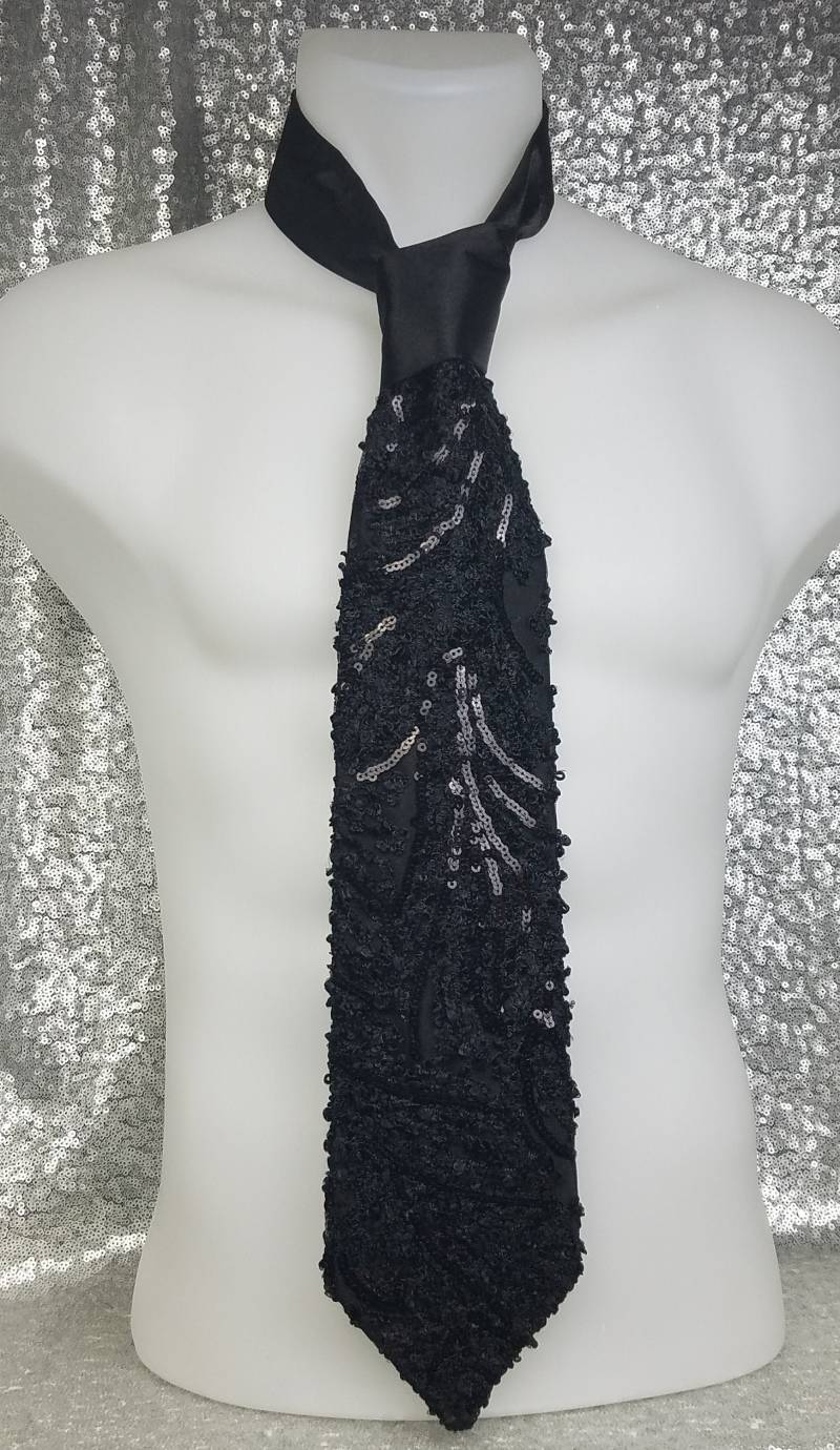 Quinn in Schwarz Floral Pailletten Spitze - Sir Montie Designer Krawatten Signature Kollektion von SirMontie