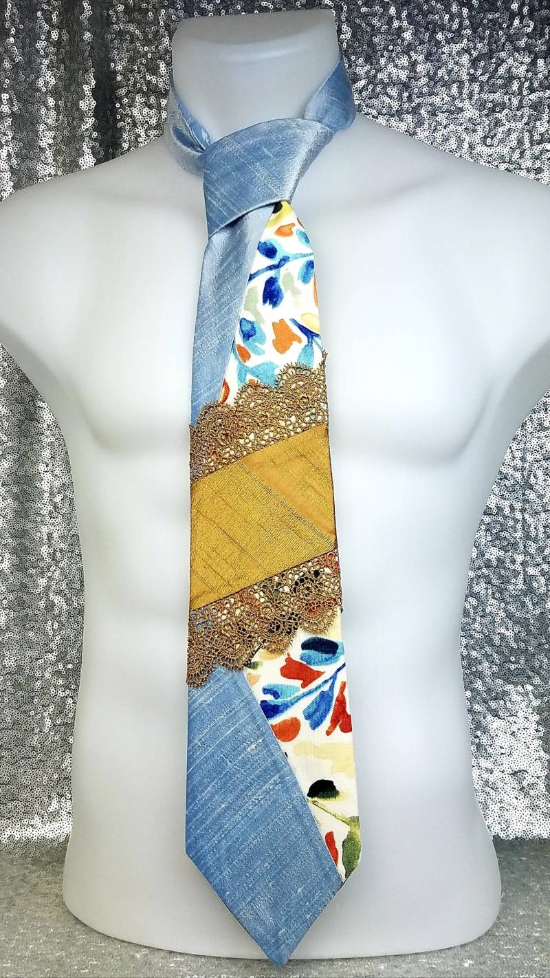 Royce in Blümchenblattdruck Und Dupionseide - Sir Montie Designer Krawatten Premium Kollektion Tie Game Edition von SirMontie