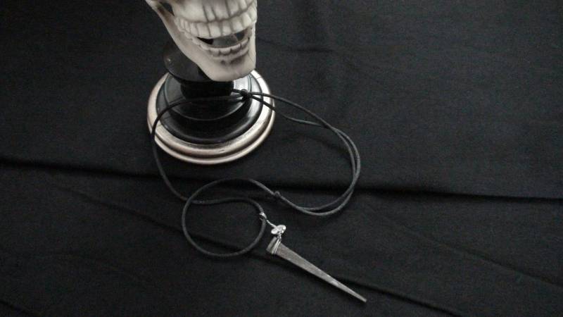 Sir William W. Sargnagel & Quarzkristall Halskette Vampir Goth Halloween Sir William W. Sargnagel & Quarzkristall Halskette Vampir Goth Halloween von SirWilliamWPipes
