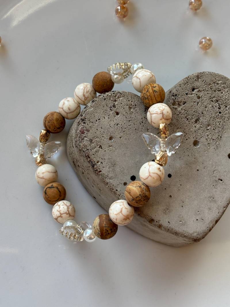 Armband Aus Naturstein Perlen Mit Schmetterling Armband Aus Naturstein Perlen Mit Schmetterling von SirWoddy