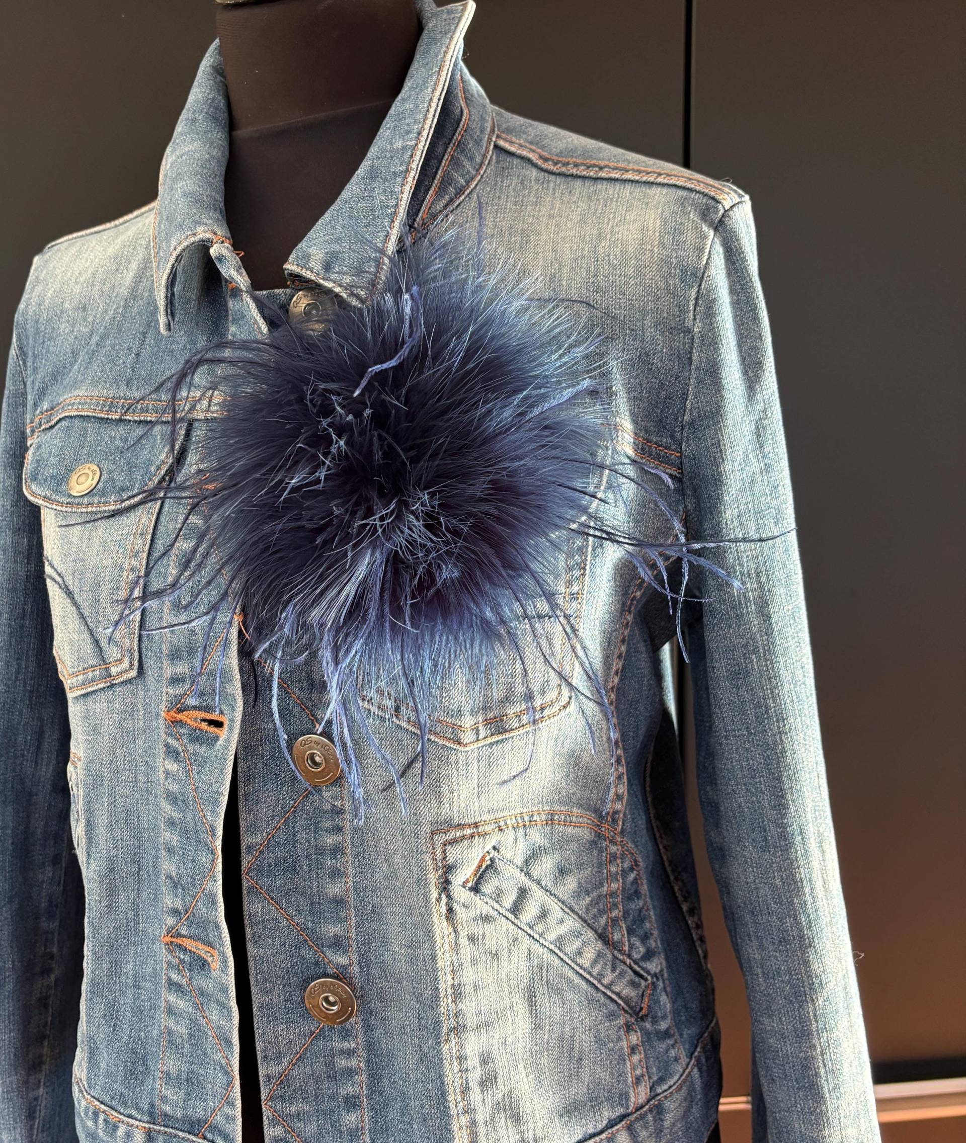 Federbrosche Oder Clip Als Statement Für Jacken Pullis Und Taschen in Blau von SirWoddy