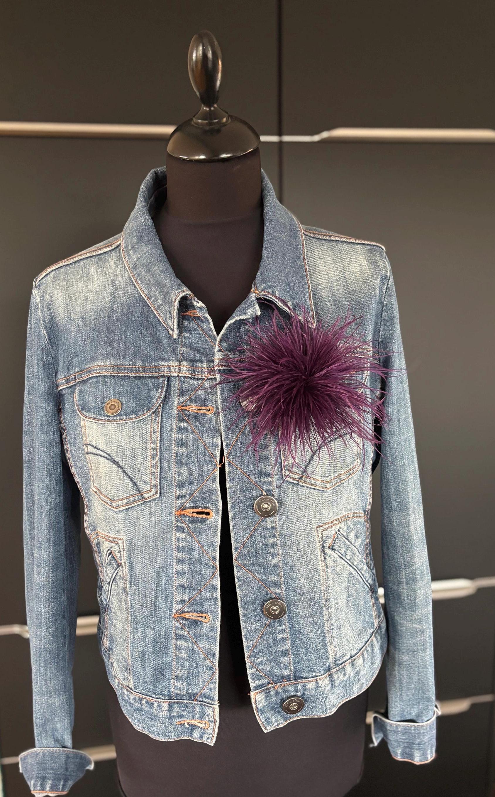 Federbrosche Oder Clip Als Statement Für Jacken Pullis Und Taschen in Lila von SirWoddy