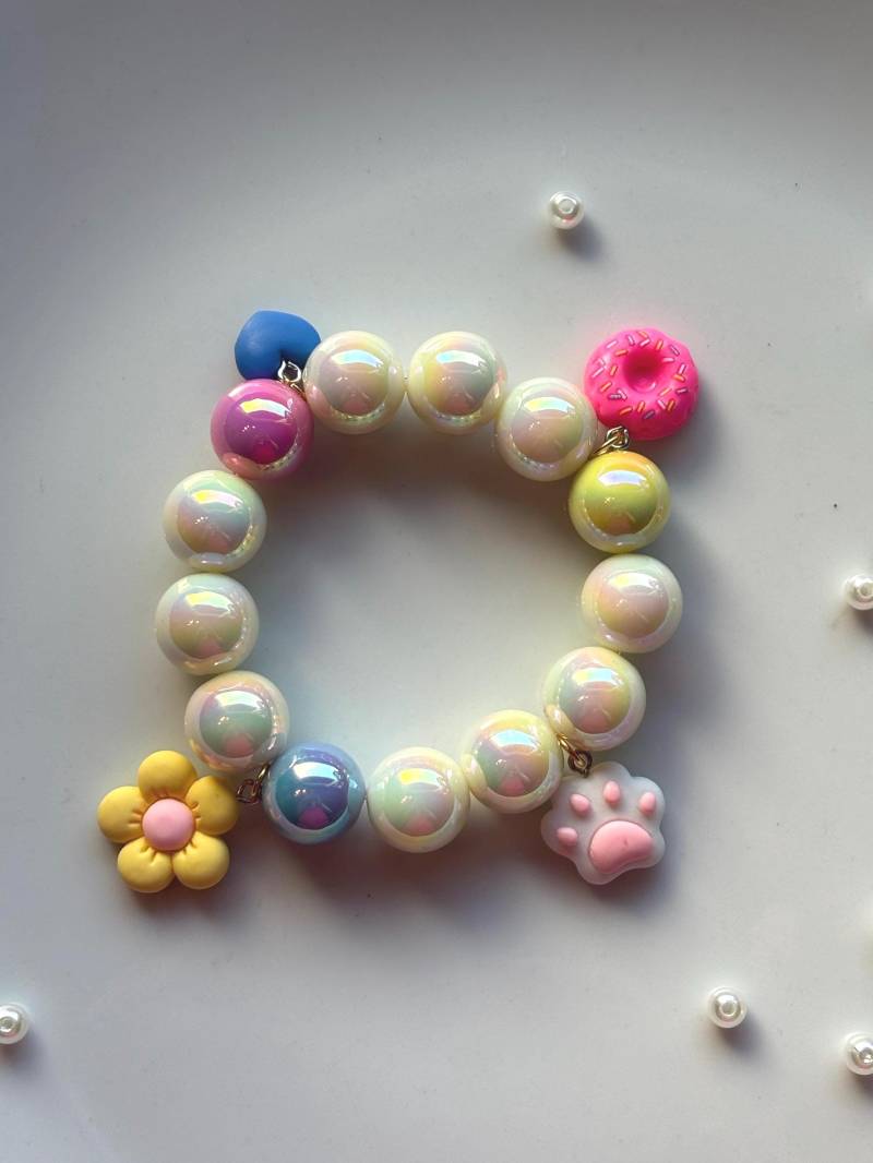 Magic Perlen Armband Mit Glänzenden Und Charms Anhänger von SirWoddy
