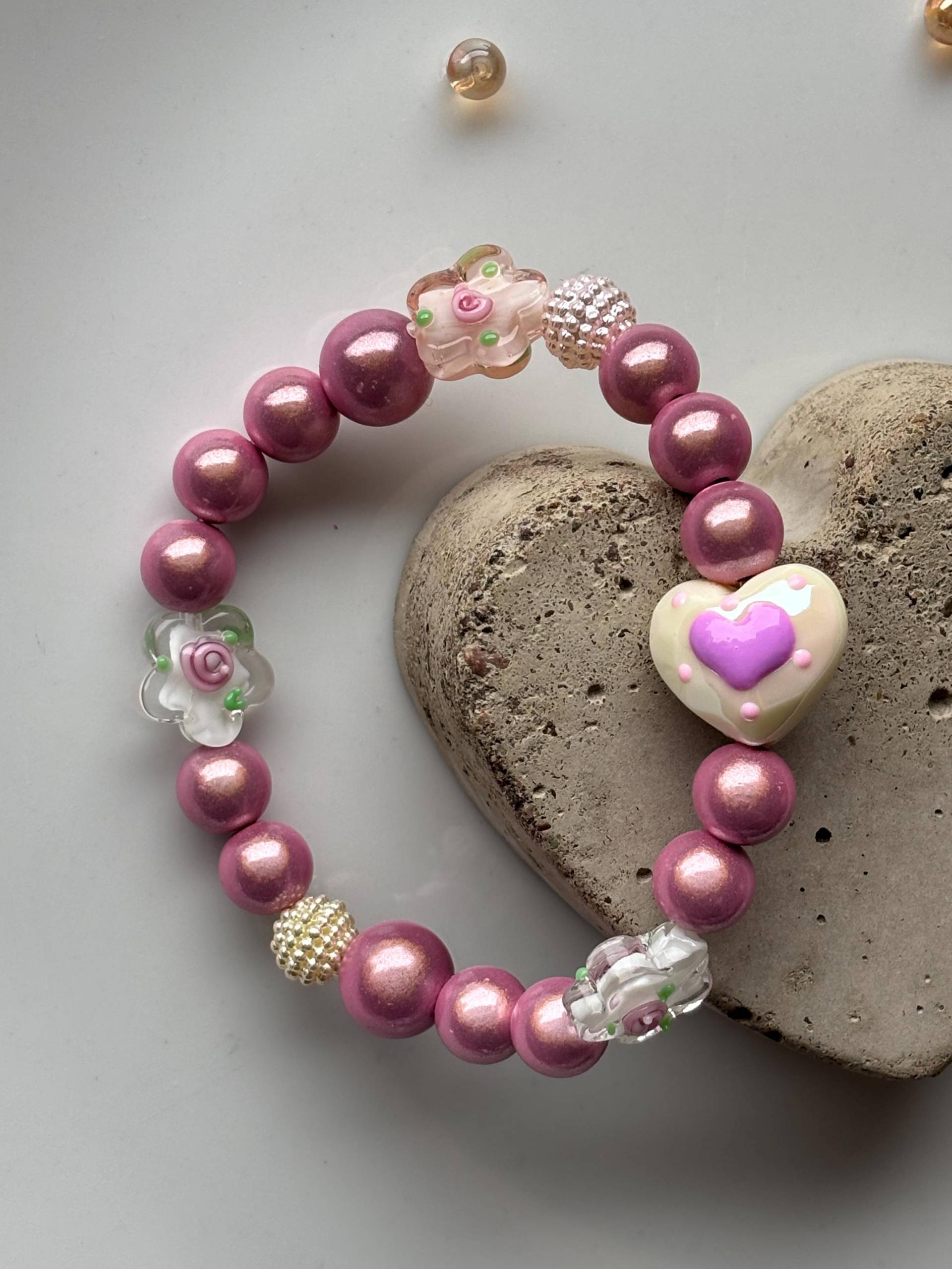 Magic Perlen Armband Mit Magisch Glänzenden Und Glasblumen Magic Perlen Armband Mit Magisch Glänzenden Und Glasblumen von SirWoddy