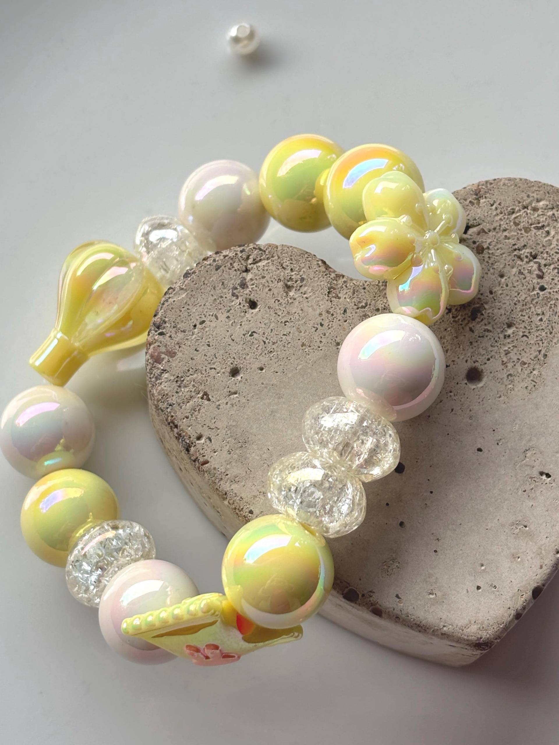 Miracle Perlen Armband Mit Blume Und Ballon Miracle Perlen Armband Mit Blume Und Ballon von SirWoddy