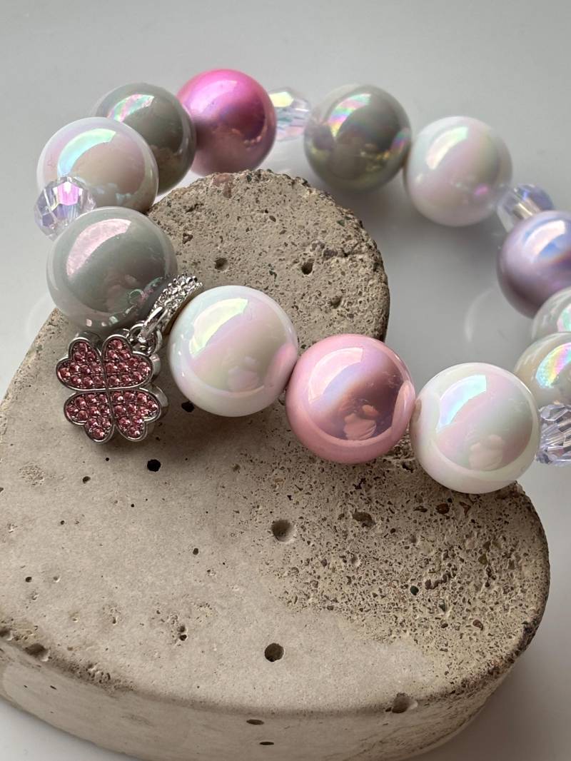 Miracle Perlen Armband Mit Shiny Schimmer Und Kleeblatt Anhänger von SirWoddy