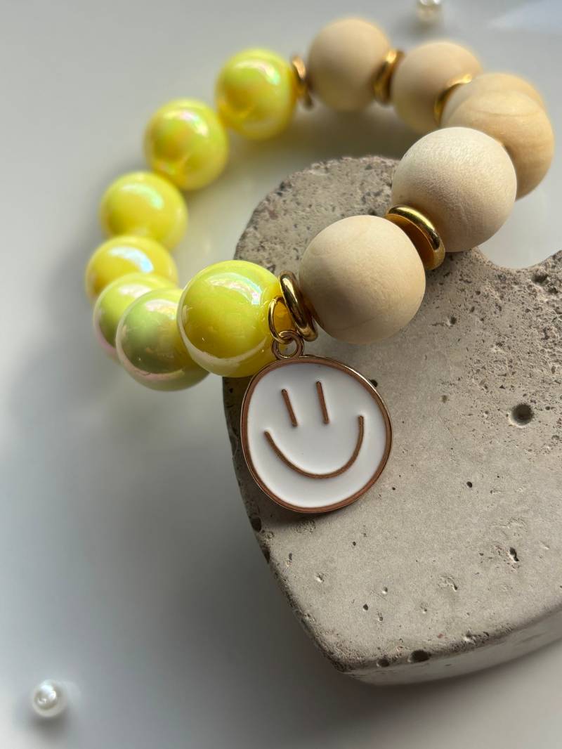 Perlen Armband Mit Charme Und Holzperlen von SirWoddy