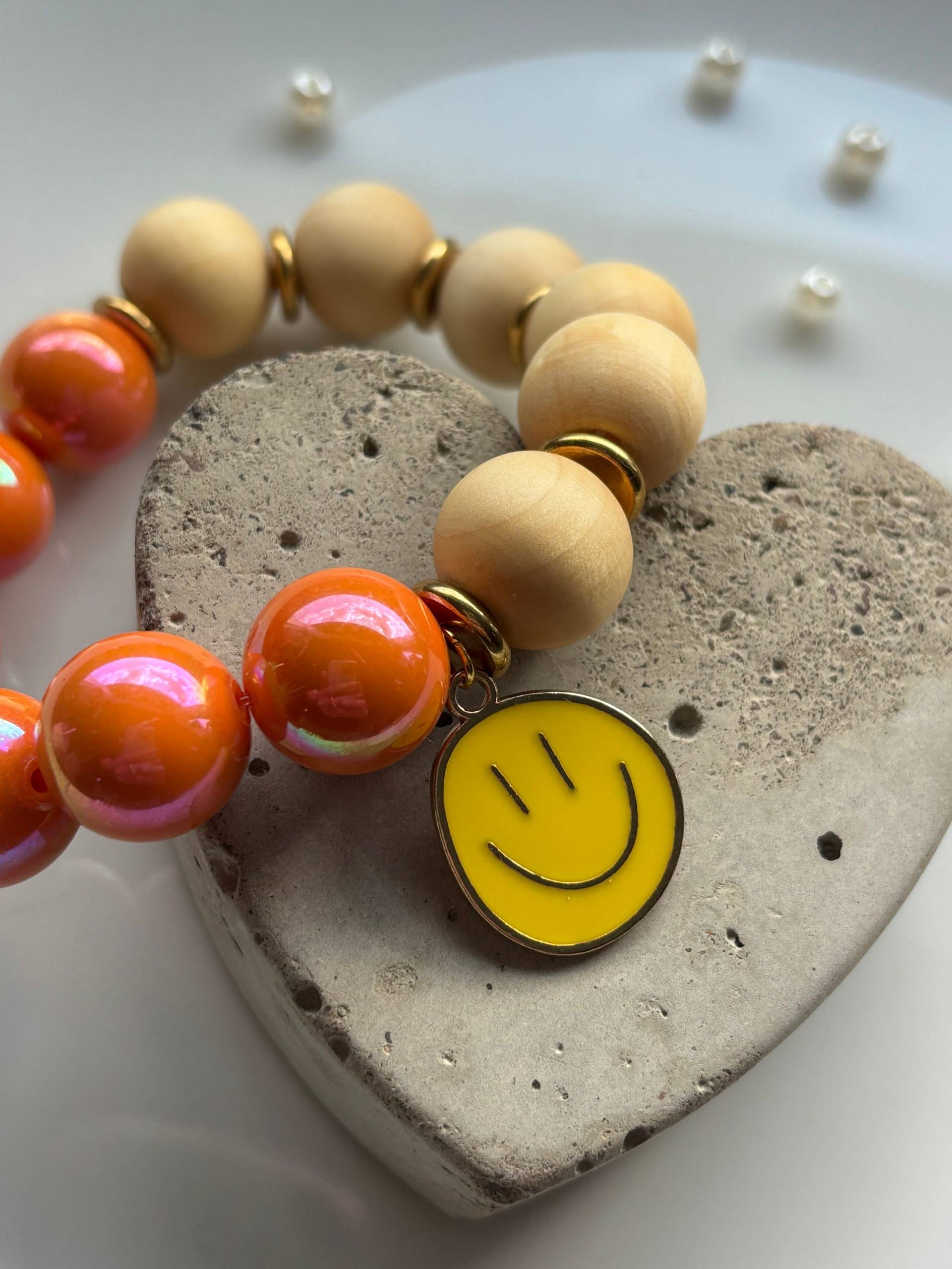 Perlen Armband Mit Charme Und Holzperlen von SirWoddy