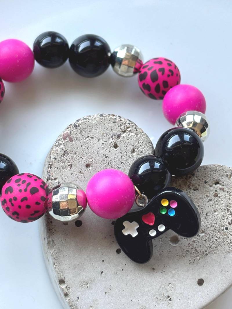 Perlen Armband Mit Controller Anhänger.... Pink Schwarz von SirWoddy