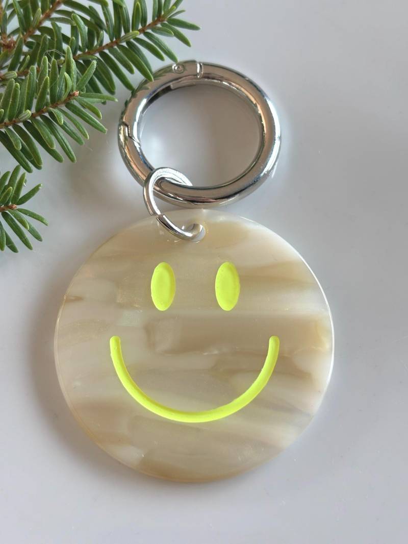 Smiley Schlüsselanhänger Mit Neon Gelb - Keychain Oder Taschencharm von SirWoddy
