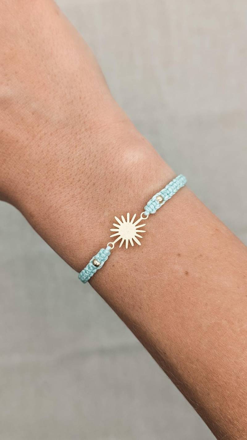 Sommerliches Bohemian Makramee Armband "Aurora' Schlichter Eleganter Sonnen Boho Schmuck Strand Sommer Hippie Geschenk Beste Freundin Mama von SiralomeShop