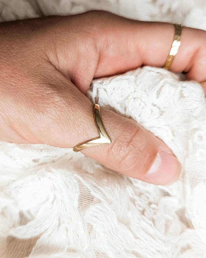 Ayla Ring Boho Schmuck Messing Chevron Damen Spiritueller Stapelring Festival Geschenk Geometrisch Handgemacht Siralomeshop von SiralomeShop