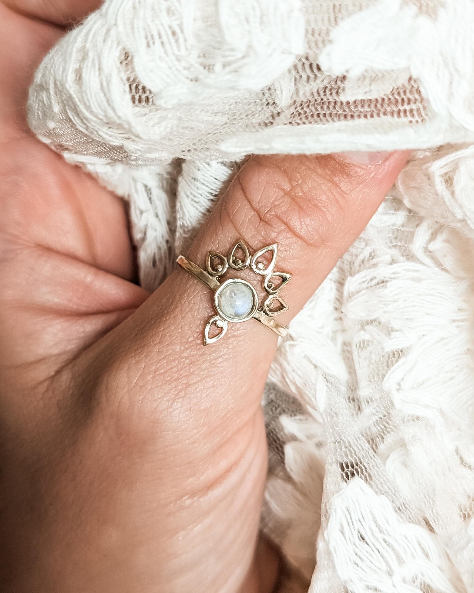 Mondstein Edelsteinring "Malea' Boho Chic Schmuck Gold Messing Ring Tribe Festival Hippie Goa Geschenk Frau Freundin Sie Siralome von SiralomeShop