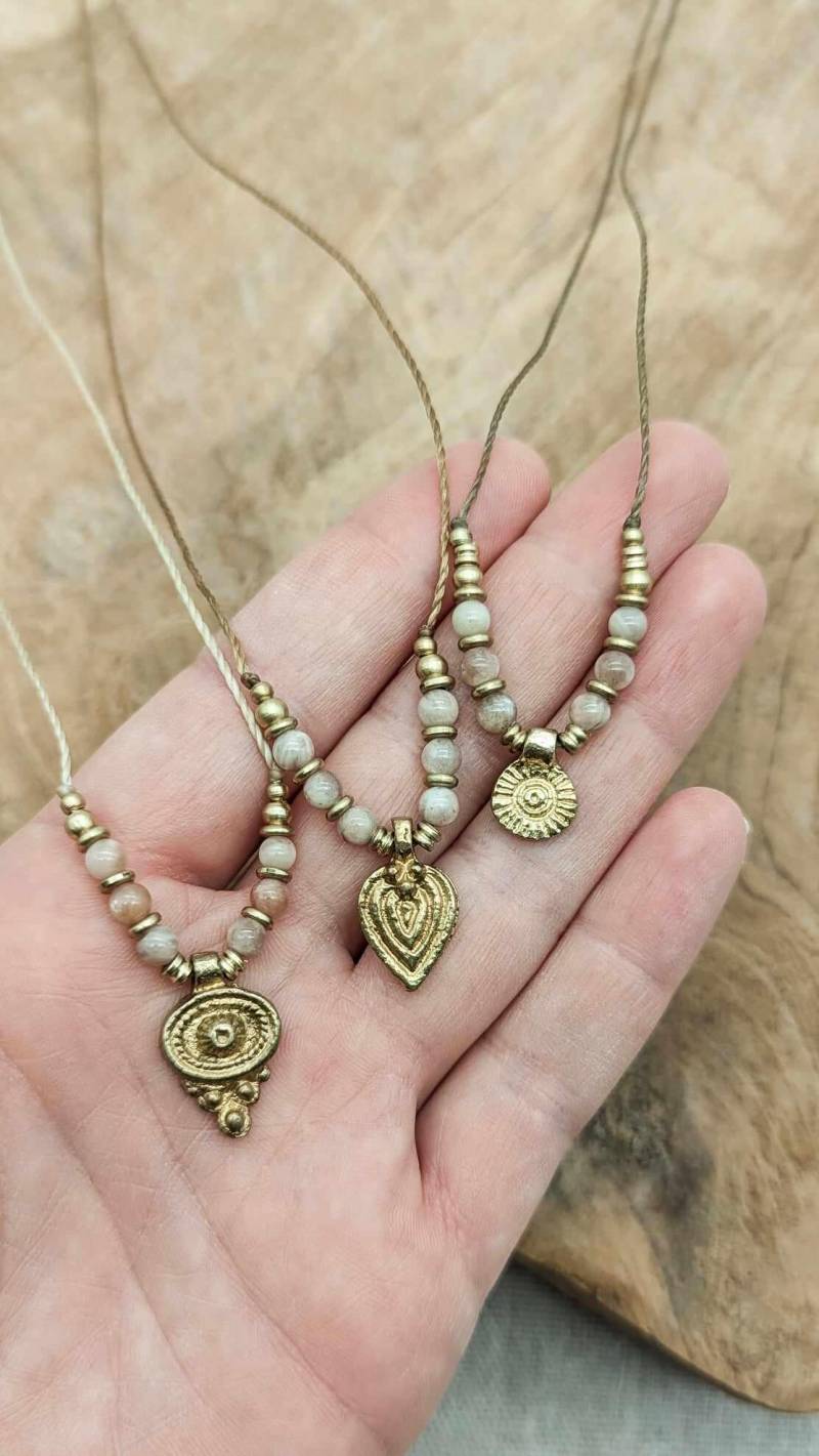 Whitsunday Boho Sunstein-Edelstein-Halskette „Ilana" Eleganter Schlichter Handgefertigter Makramee-Schmuck Geschenk Für Ihre Sommerstimmung von SiralomeShop