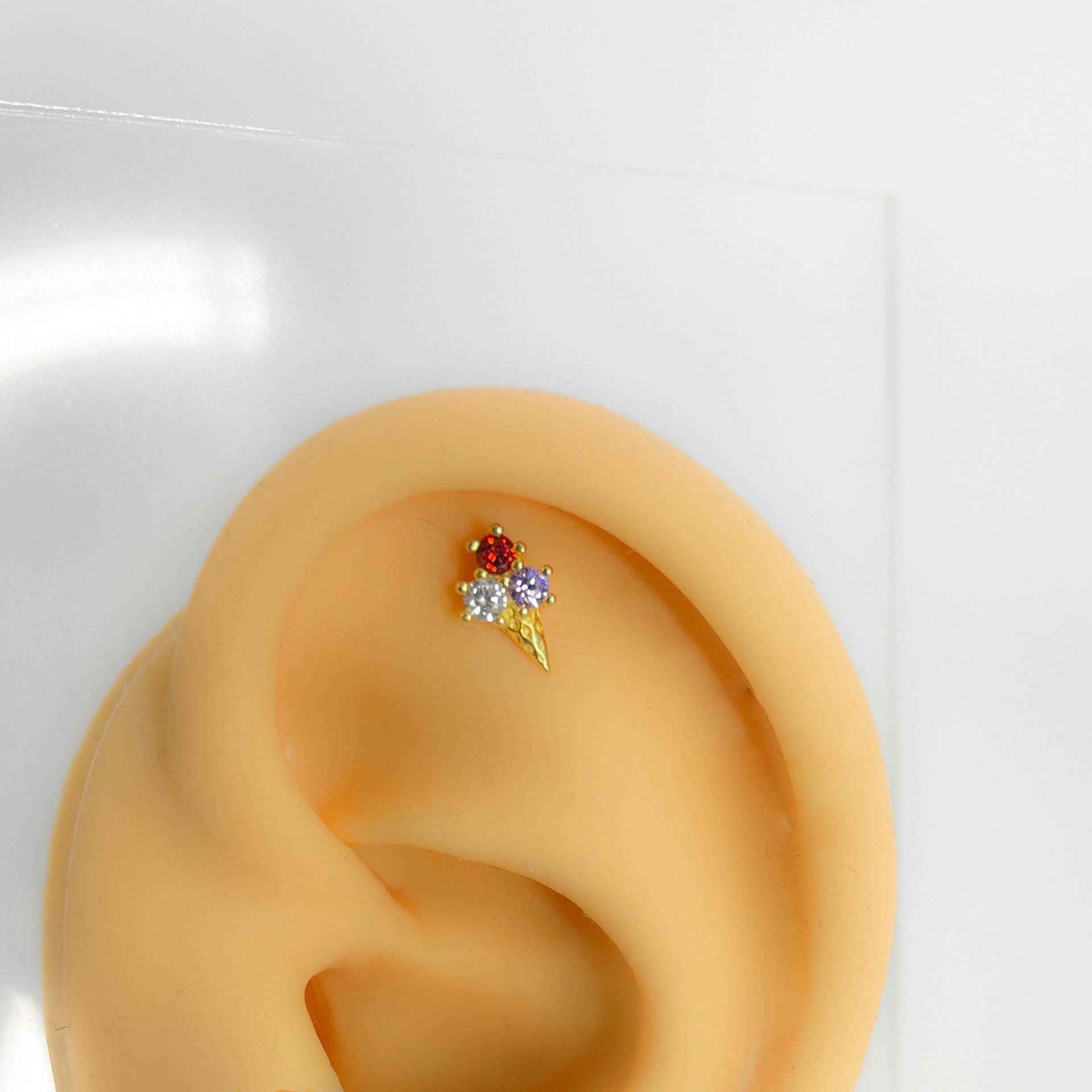 Helix #302 Ice Cream 925 Silber Und Vergoldet Zirkon Eis Conch Upper Helix Tragus Ohrring von Siristat