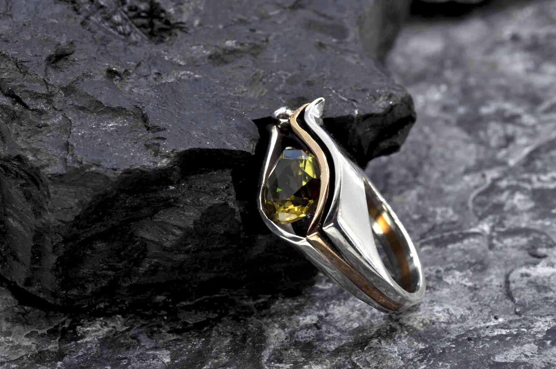 Handgefertigter Echter Sultanit Silberring, Schmuck, Edelstein, Birnchenschliff Handgefertigter Echter Sultanit Silberring, Schmuck, Edelstein, Birnchenschliff von SiriusArtDesigns