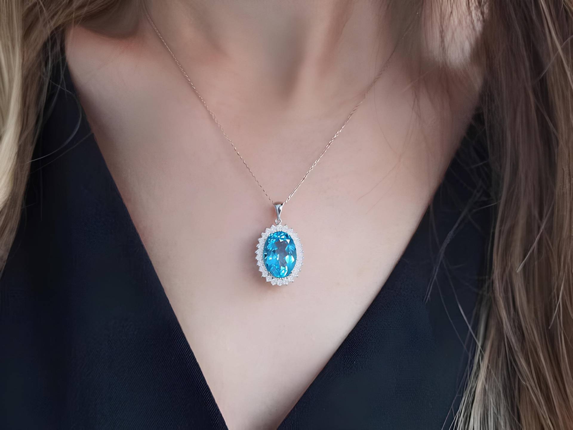 Chunky Blautopas Solitär Frauen Halskette, Diamanten Pave Oval Anhänger, 14K Gold Edelstein Statement Birthstone Schmuck, Mom Geschenk von SiriusDiamond