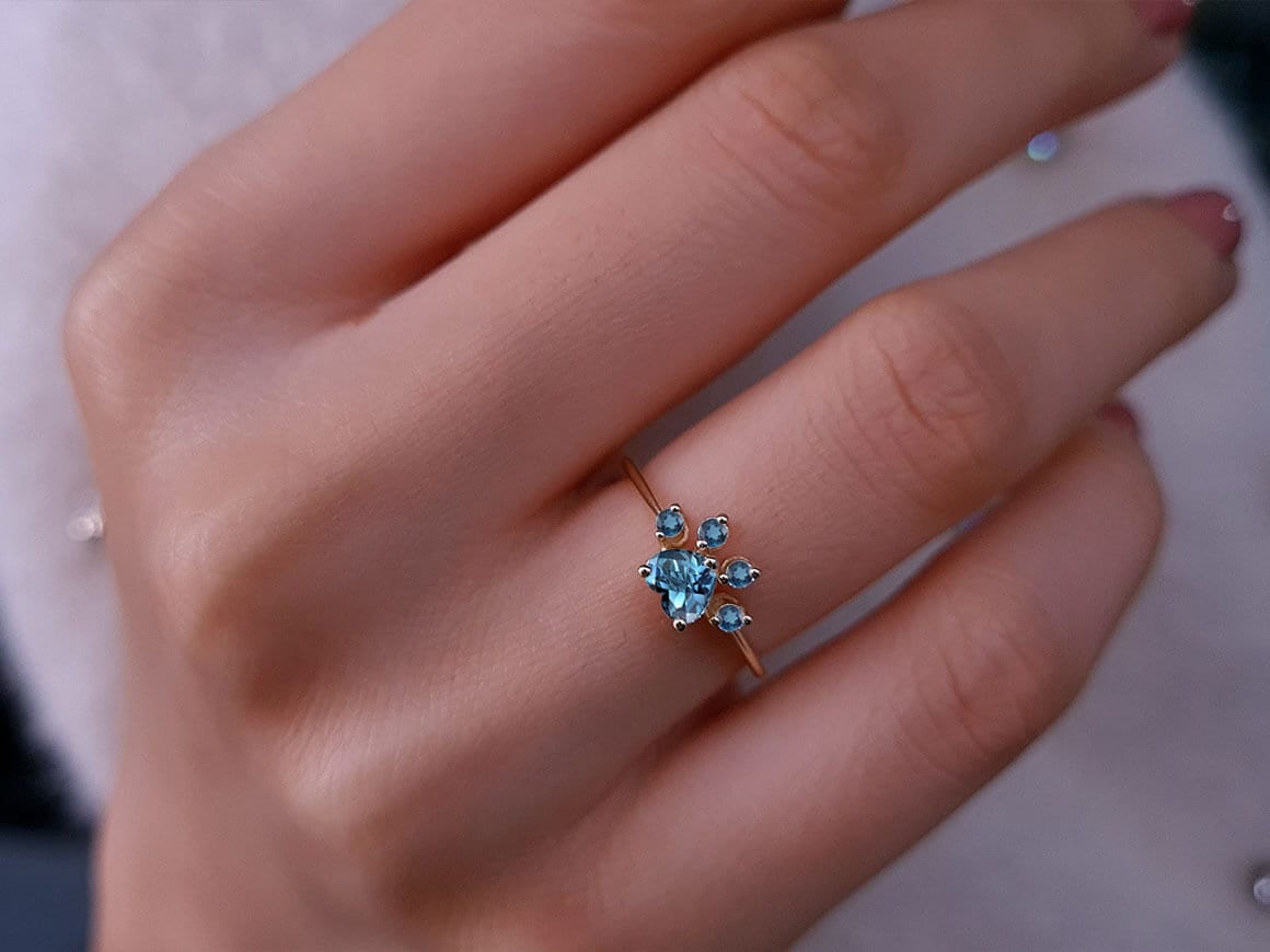 Süßer Hund Pfote Frauen Ring, Herz Geschnitten London Blautopas Statement 14K Gold Edelstein Tier Schmuck, Zierlicher Liebhaber Geschenk von SiriusDiamond