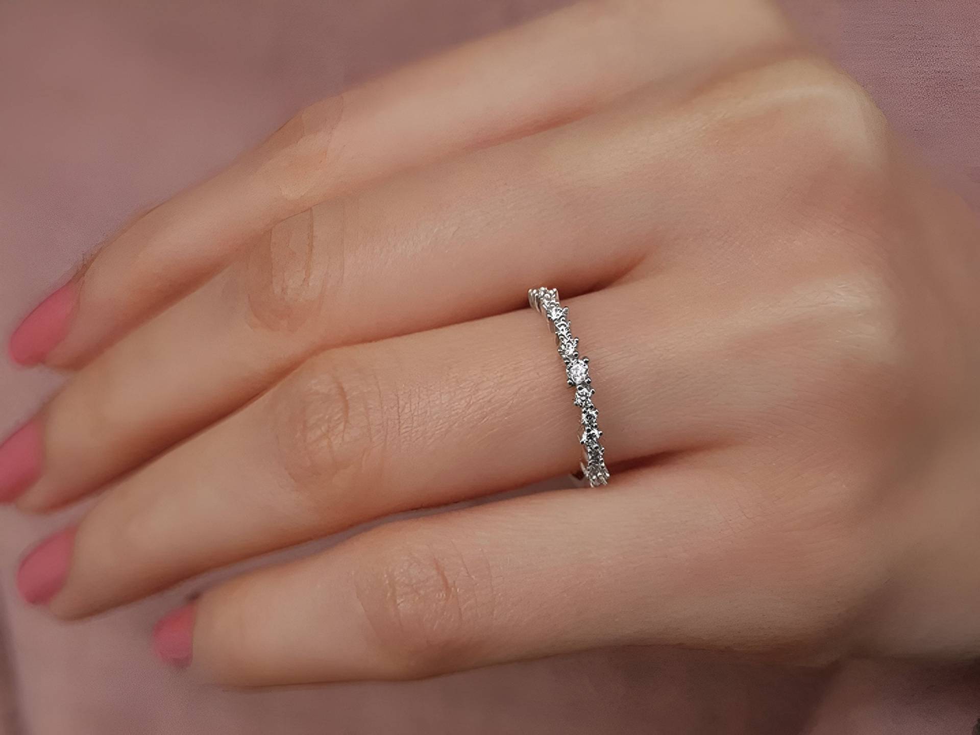 Zarter Eternity Ring, Diamanten Band, 14K Gold Halber Handgemachte Ehering, Frauen Verlobungsring, Jubiläumsgeschenk von SiriusDiamond