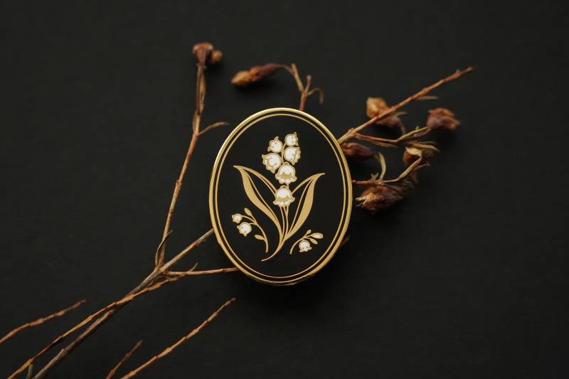 Maiglöckchen Kamee Pin Maiglöckchen Kamee Pin von SiriusboundShop