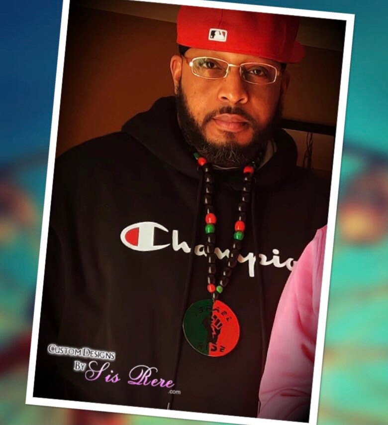 Israel Rise W Power Fist Medaillon Mit Perlenkette von SisRereHebrewGear