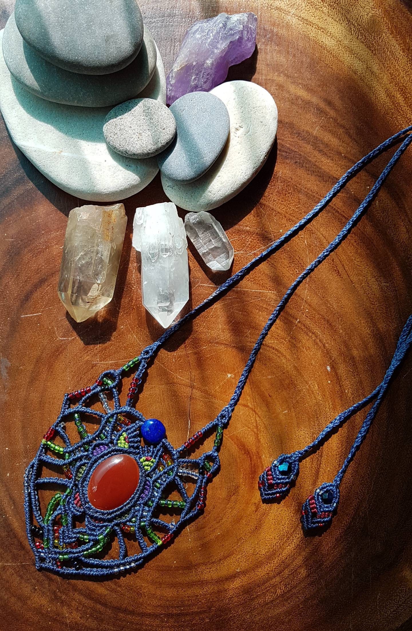 Karneol Mit Lapis Lazuli Mikro Makramee Statement Kette Bunten Perlen Karneol Mit Lapis Lazuli Mikro Makramee Statement Kette Bunten Perlen von SisaTaki