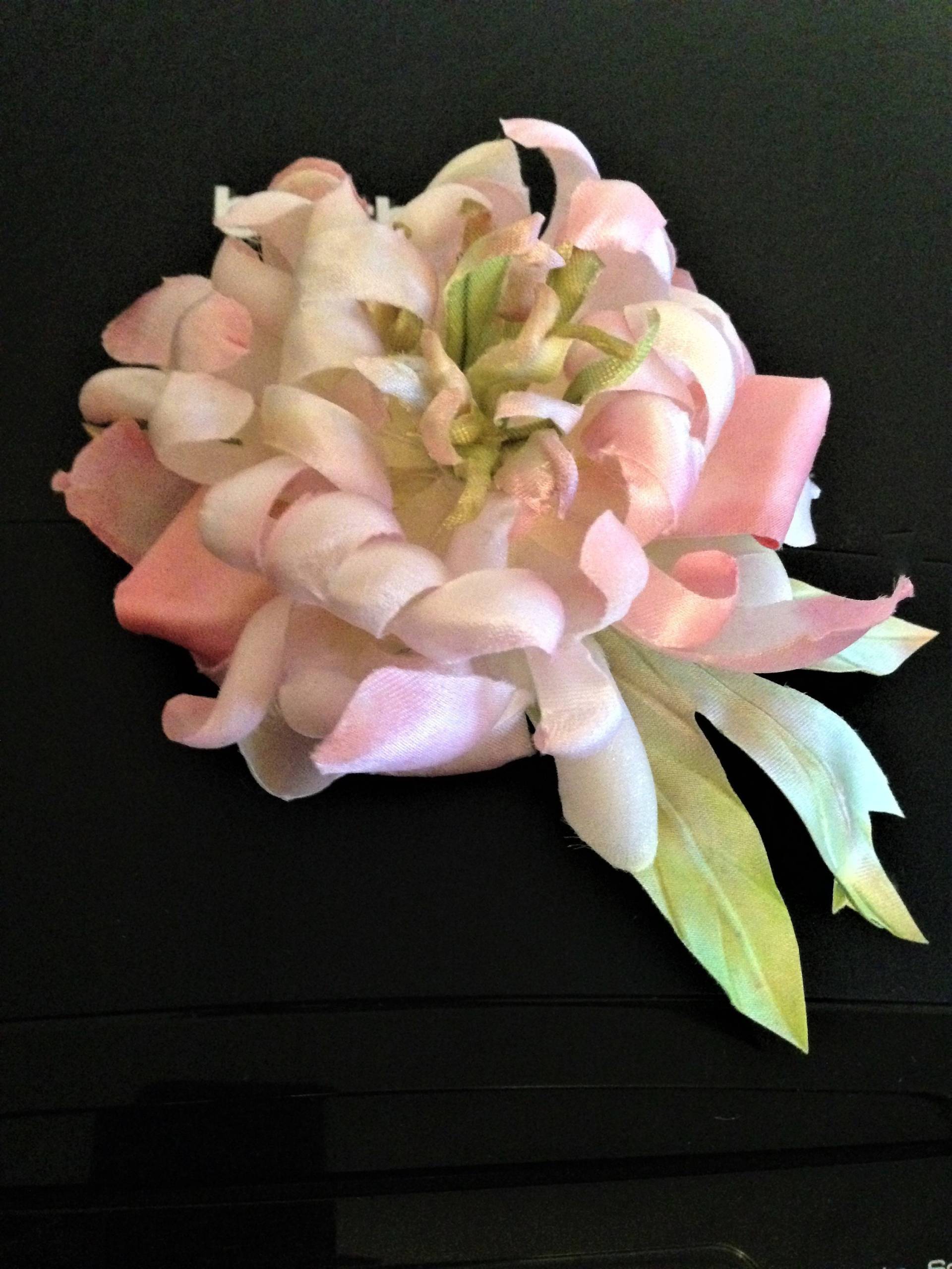 Brosche Handarbeit Handmade Schmuck Selbstgemachte Abend-Party Besonderer Anlass Romantik Brooch Blume Seide Silk Flower Making Brosche Handarbeit Handmade Schmuck Selbstgemachte Abend-Party Besonderer Anlass Romantik Brooch Blume Seide Silk Flower Making von SissisFlowers