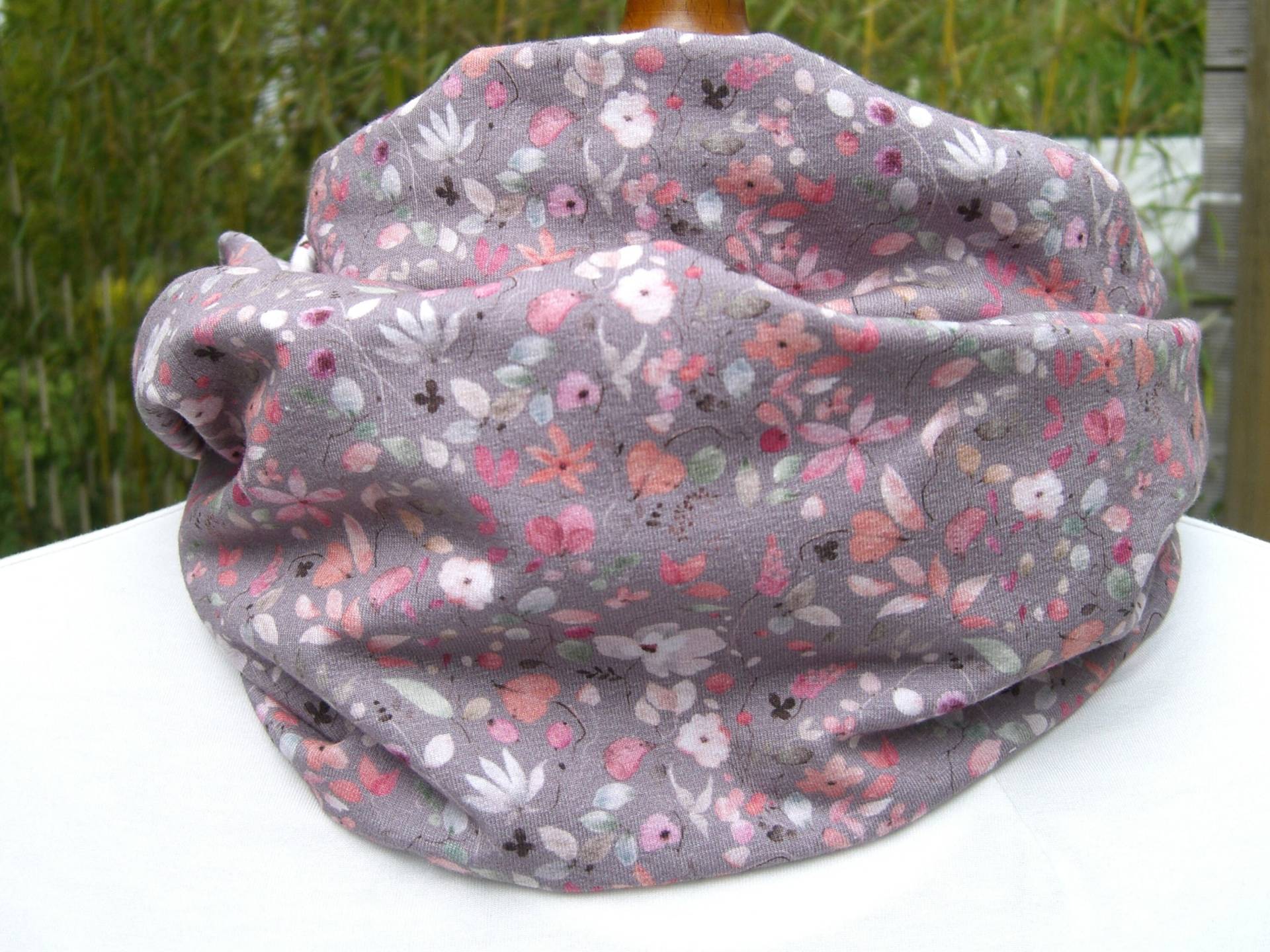 Blüten, Watercolor, Loop Jersey Oekotex 100, Weich, Kuschlig, Mint, Mauve, Bunt, Wasserfarben, Aquarell, Regenbogen Blüten, Watercolor, Loop Jersey Oekotex 100, Weich, Kuschlig, Mint, Mauve, Bunt, Wasserfarben, Aquarell, Regenbogen von SissiundFroschkoenig