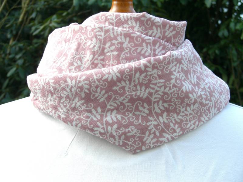 Efeu Altrosa Musselin Schal Loop Double Pea Gauze Ranken Rosa Weich Baumwolle Oekotex 100, Doppellagig von SissiundFroschkoenig