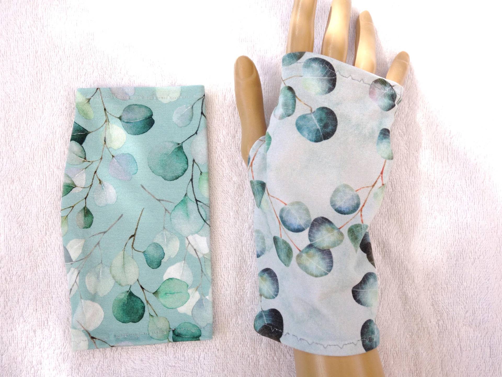 Eukalyptus, Mint Oekotex Jersey, Neurodermitis, Ekzem, Sonnenschutz, Sommerstulpen, Leichte Stulpen, Kurz, Daumenloch, Fingerlose Handschuhe von SissiundFroschkoenig