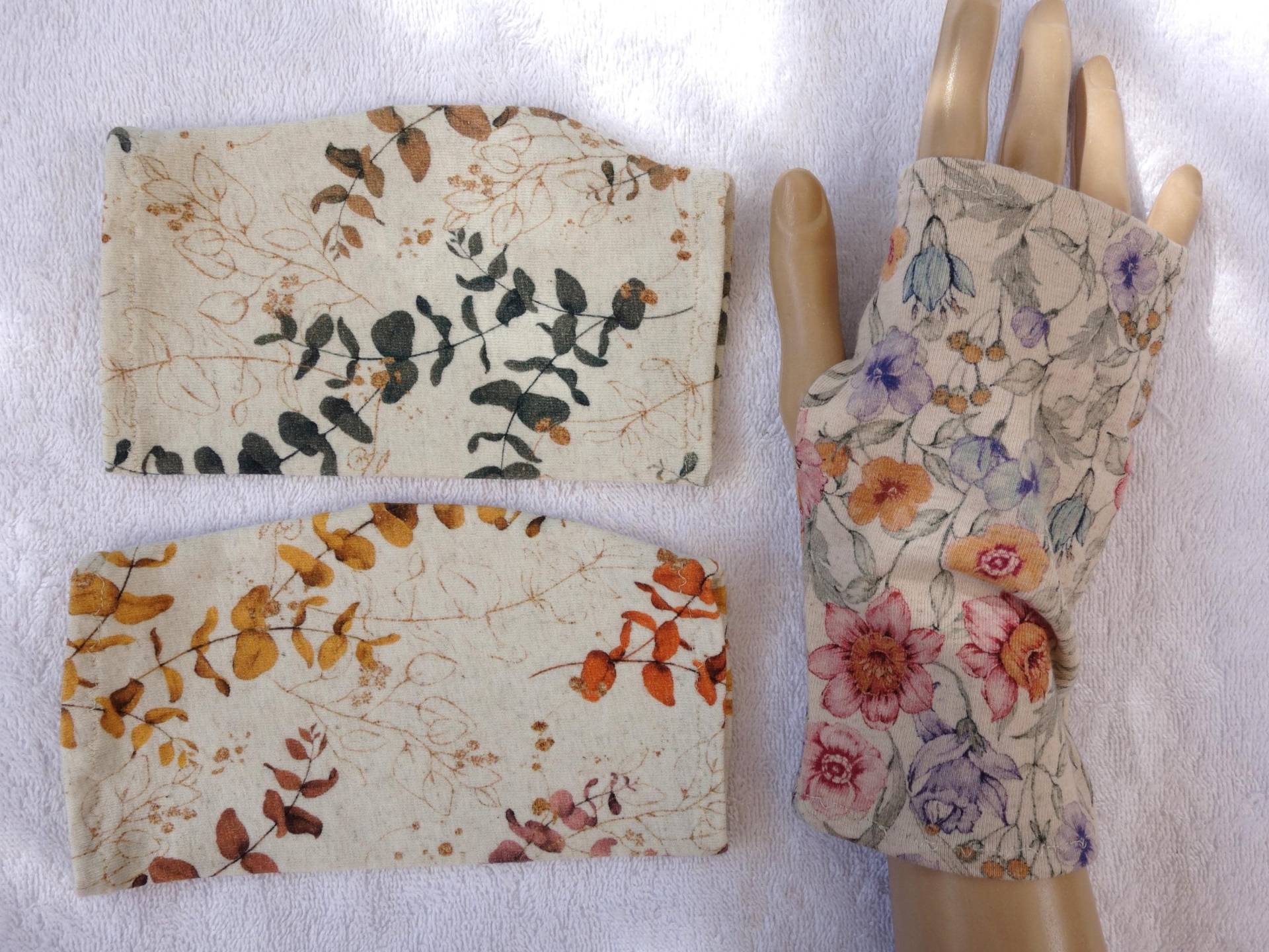 Leichte Stulpen, Leinen Jersey Oekotex, Neurodermitis, Ekzem, Fingerlose Handschuhe, Sommerstulpen, Daumenloch, Eukalyptus, Blumen von SissiundFroschkoenig