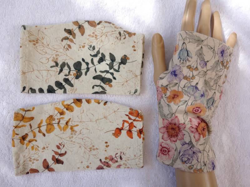 Leichte Stulpen, Leinen Jersey Oekotex, Neurodermitis, Ekzem, Fingerlose Handschuhe, Sommerstulpen, Daumenloch, Eukalyptus, Blumen Leichte Stulpen, Leinen Jersey Oekotex, Neurodermitis, Ekzem, Fingerlose Handschuhe, Sommerstulpen, Daumenloch, Eukalyptus, Blumen von SissiundFroschkoenig