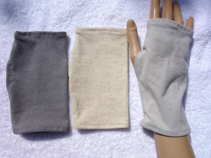 Leichte Stulpen, Leinen Jersey Oekotex Uni, Neurodermitis, Ekzem, Fingerlose Handschuhe, Sommerstulpen, Daumenloch, Natur, Grau, Hellgrau von SissiundFroschkoenig
