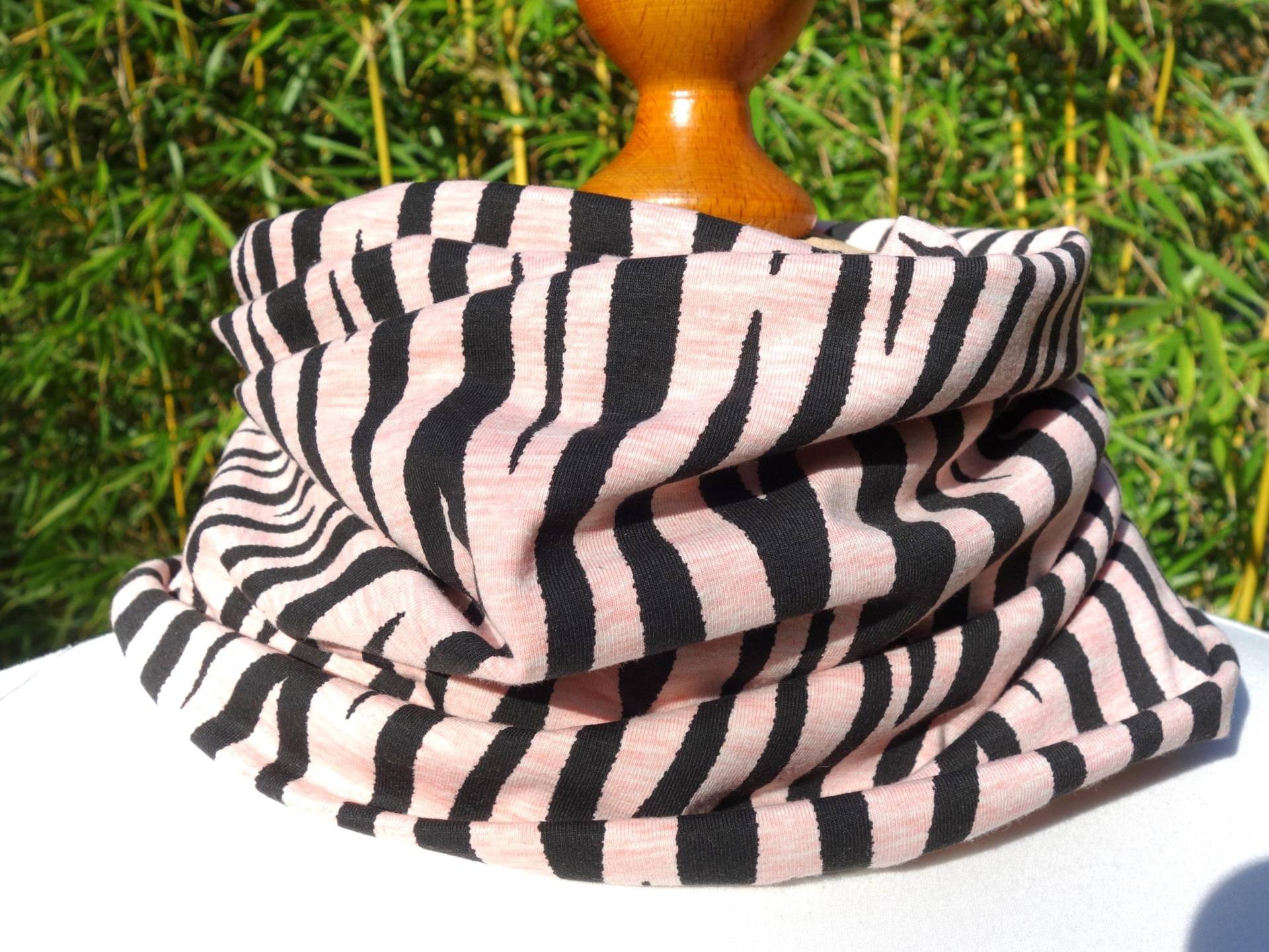 Löwe Zebra Rosa Jersey Loop Loopschal Infinityscarf, Meliert, Baumwolle, Oektotex von SissiundFroschkoenig