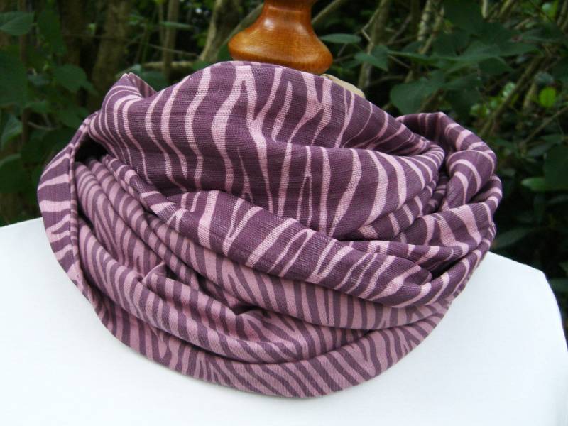 Musselin Jersey Schal Loop Zebra Altrosa Doppellagig von SissiundFroschkoenig