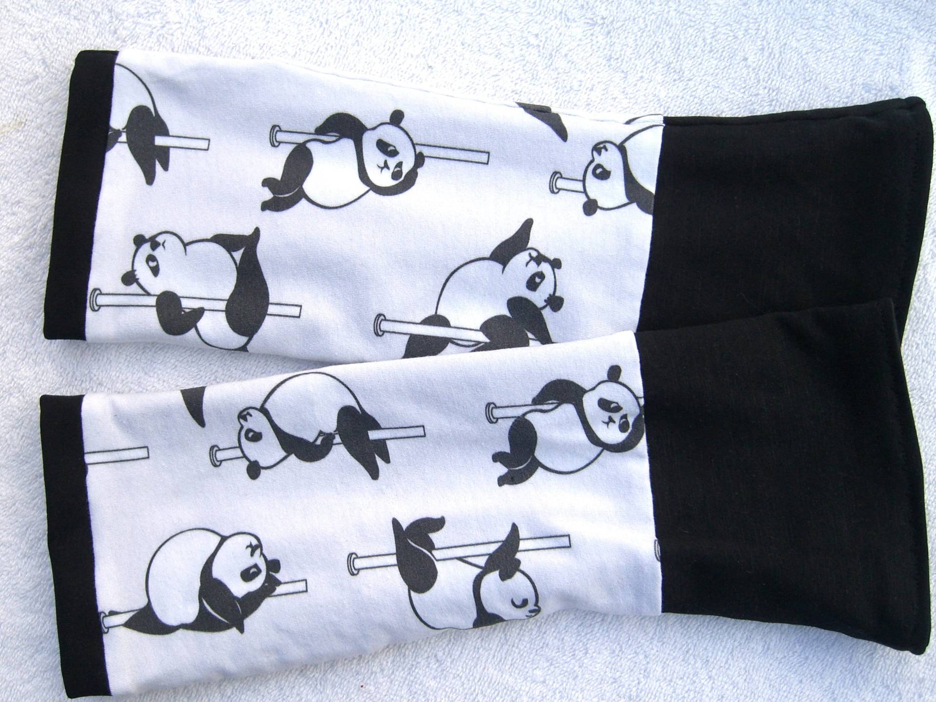 Panda Pole Dance, Patchwork, Stulpen, Armstulpen, Schwarz, Grau, Doppellagig von SissiundFroschkoenig