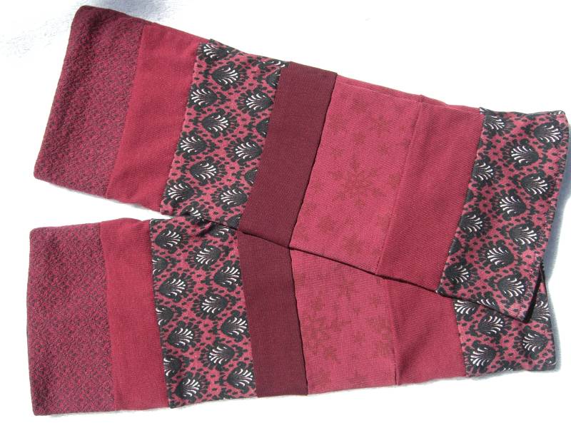 Patchwork Stulpen Armstulpen Pulswärmer Rot Bordeaux Schwarz Doppellagig Lang Patchwork Stulpen Armstulpen Pulswärmer Rot Bordeaux Schwarz Doppellagig Lang von SissiundFroschkoenig