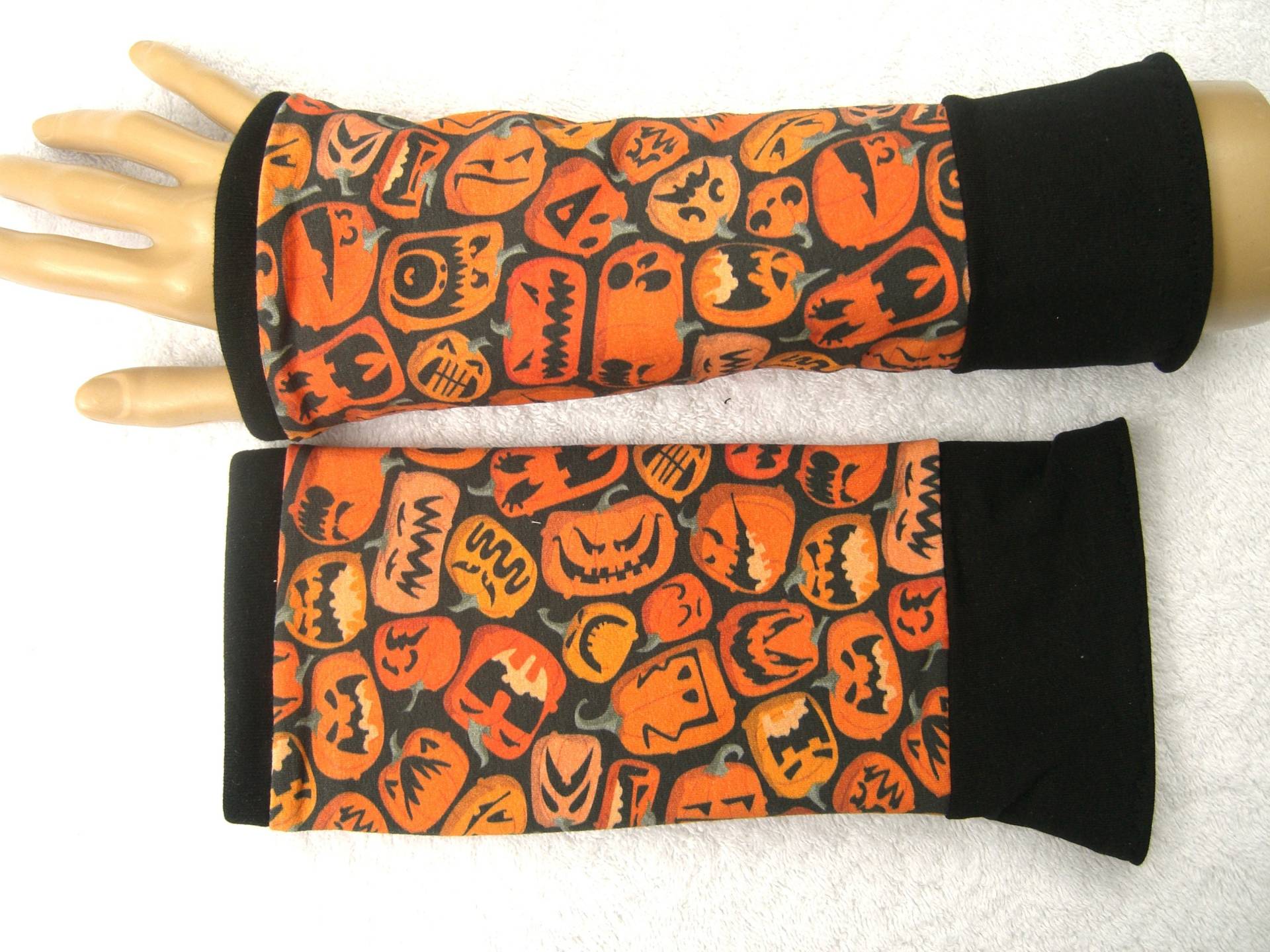 Pulswärmer, Stulpen, Patchwork, Halloween, Pumpkin, Kürbis, Orange, Schwarz, Doppellagig von SissiundFroschkoenig