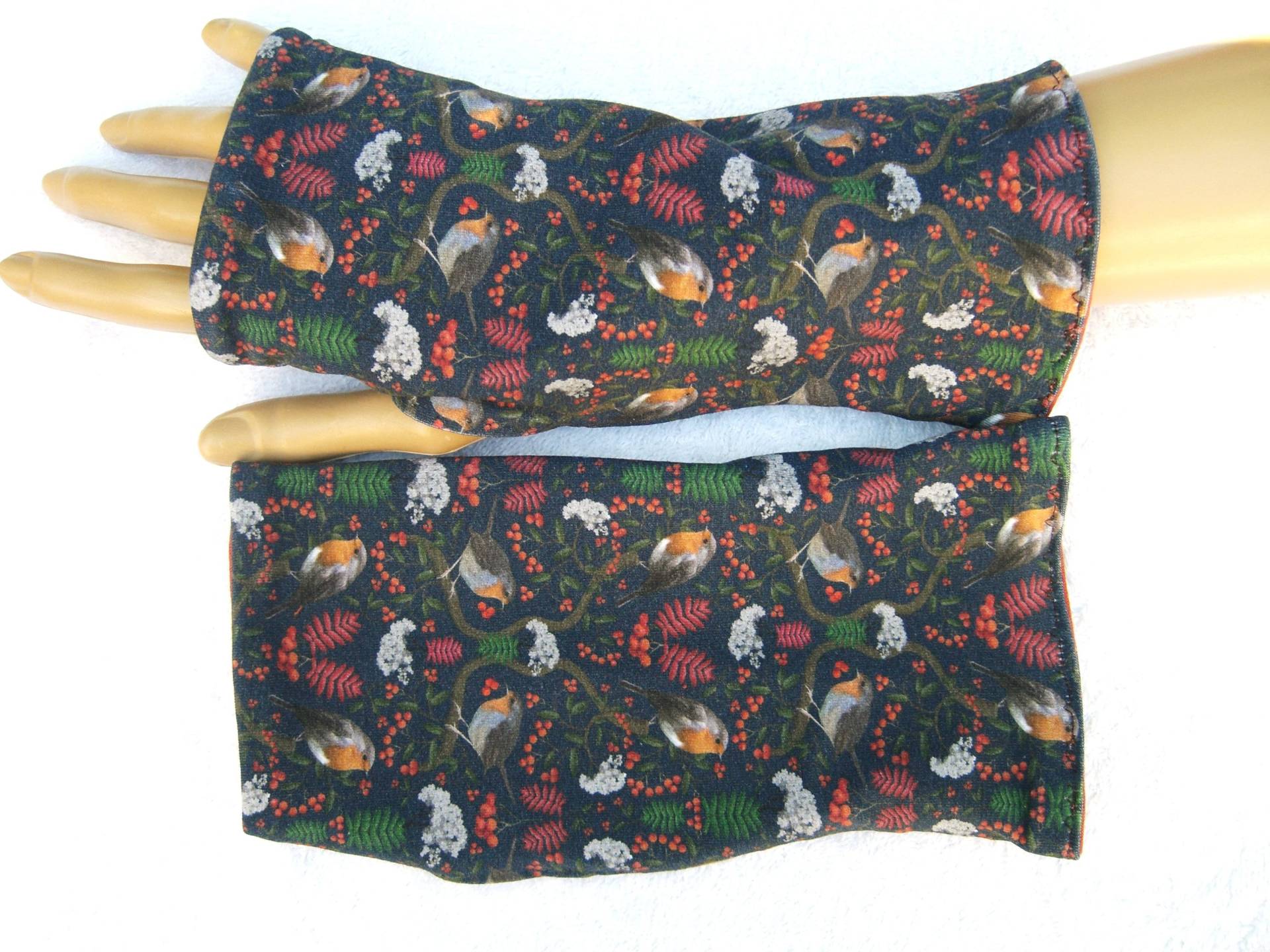 Rotkehlchen. Vogebeeren, Stulpen Mit Daumenloch, Fingerlose Handschuhe, Oekotex Baumwoll-Jersey , Gefüttert, Vogel, Beeren, Rot, Blau von SissiundFroschkoenig